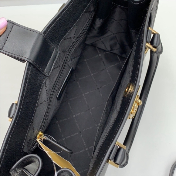 Michael Kors Hamilton Meidum
Satchel Shoulder Crossbody Bag
Black color - Picture 5 of 16